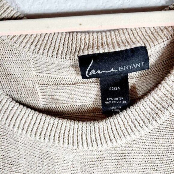 Used: Good Condition Lane Bryant Sweater. Size 24 - Picture 11 of 12